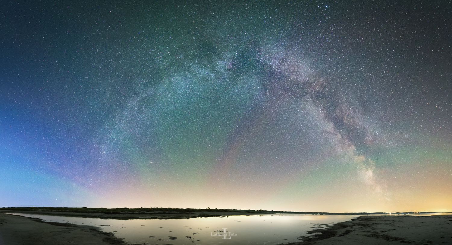 030819 Panorama af mælkevejen og airglow over Korevlerne