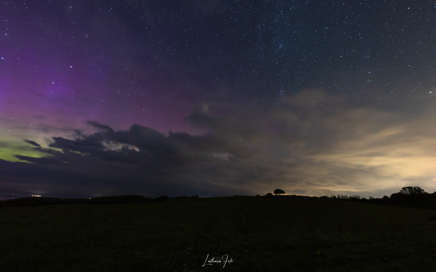 Nordlys bjergene i tordenvejr K9A7597